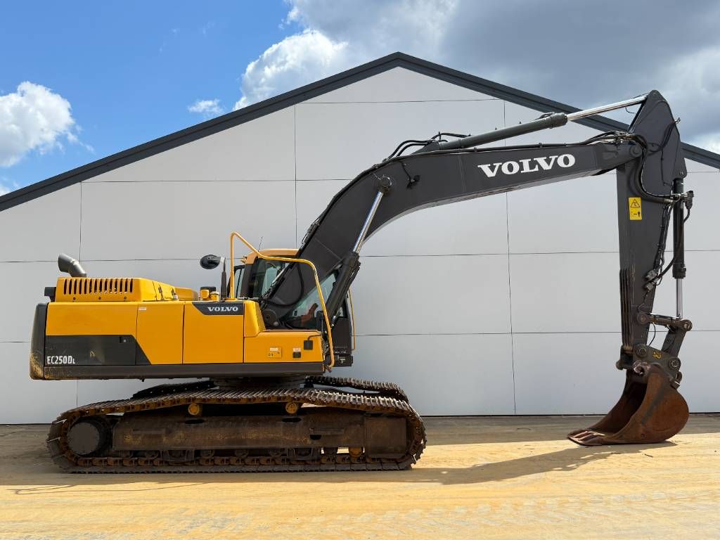 Volvo EC250DL - Hammer Lines / Automatic Greasing