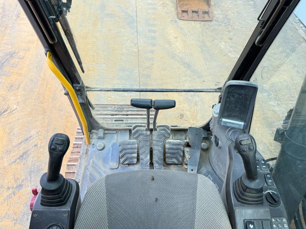 Volvo EC250DL - Hammer Lines / Automatic Greasing