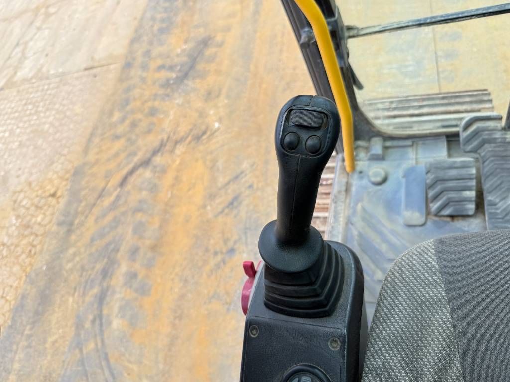 Volvo EC250DL - Hammer Lines / Automatic Greasing