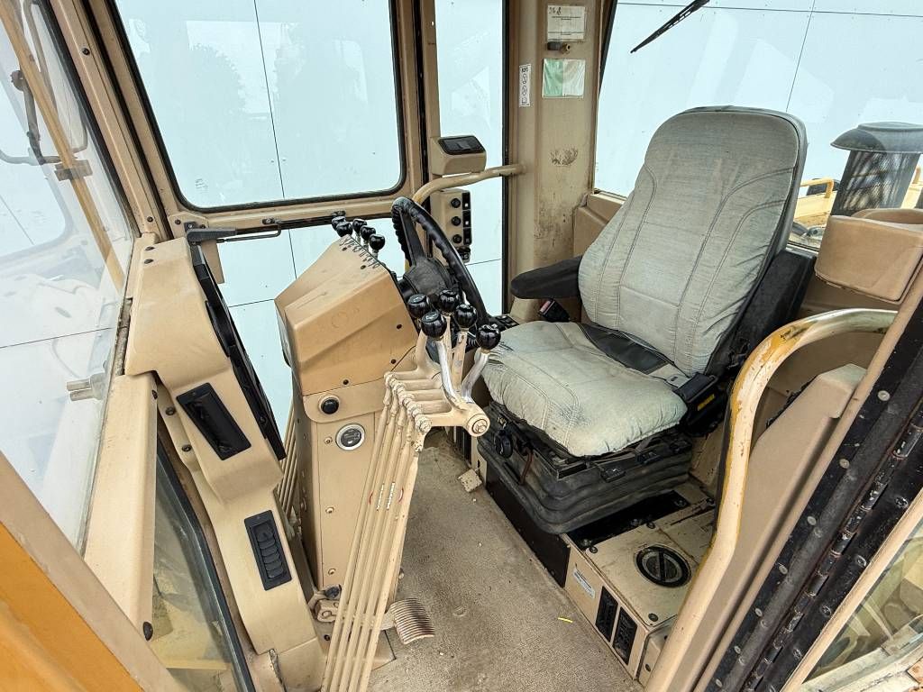 CAT 120H - Front Blade / Scarifier / Top Condition