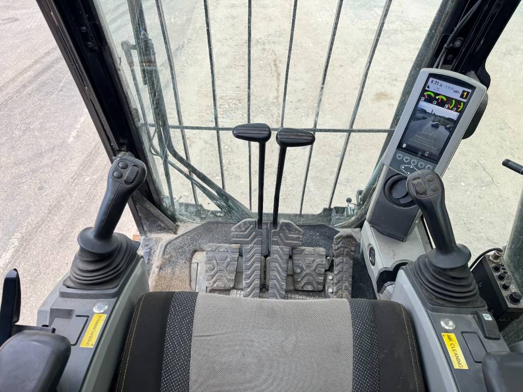 CAT 352F UHD - Hydr Undercarriage / Normal boom incl.