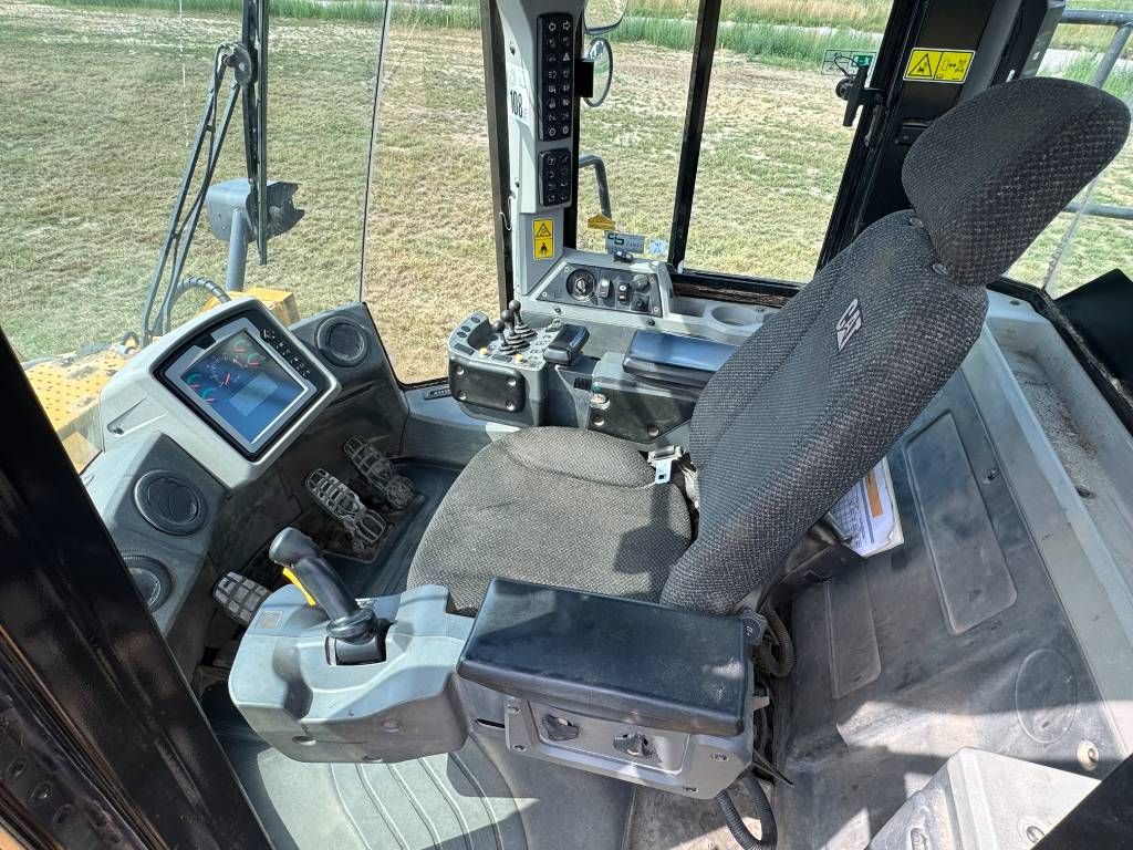 CAT 966K - 3rd Function / Automatic Greasing