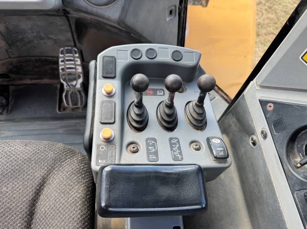 CAT 966K - 3rd Function / Automatic Greasing