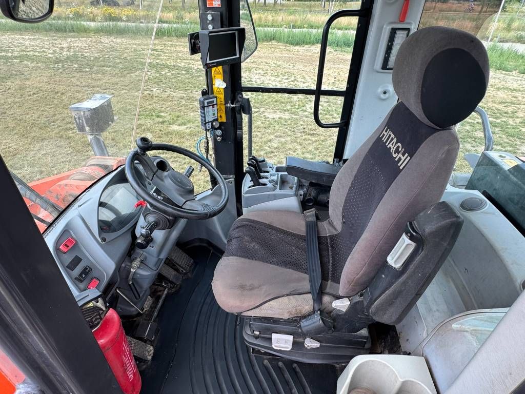 Hitachi ZX310-6 - 3rd Function / Automatic Greasing