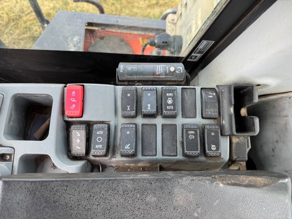 Hitachi ZX310-6 - 3rd Function / Automatic Greasing
