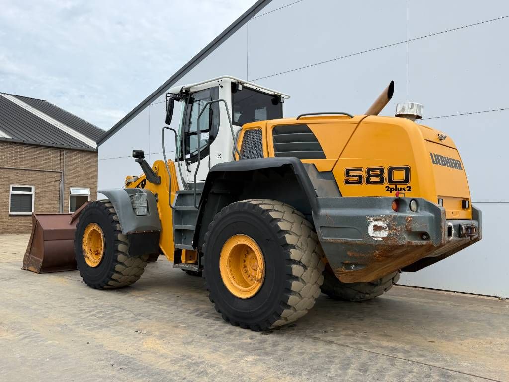 Liebherr L580 - Automatic Greasing / Heated Seat