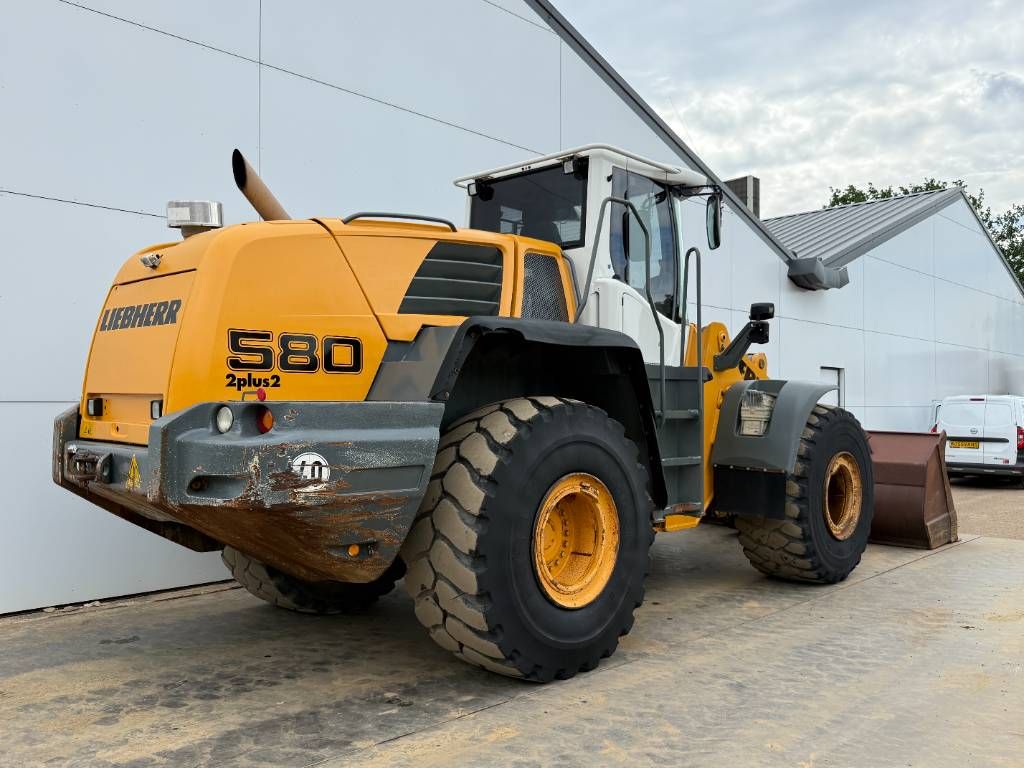 Liebherr L580 - Automatic Greasing / Heated Seat