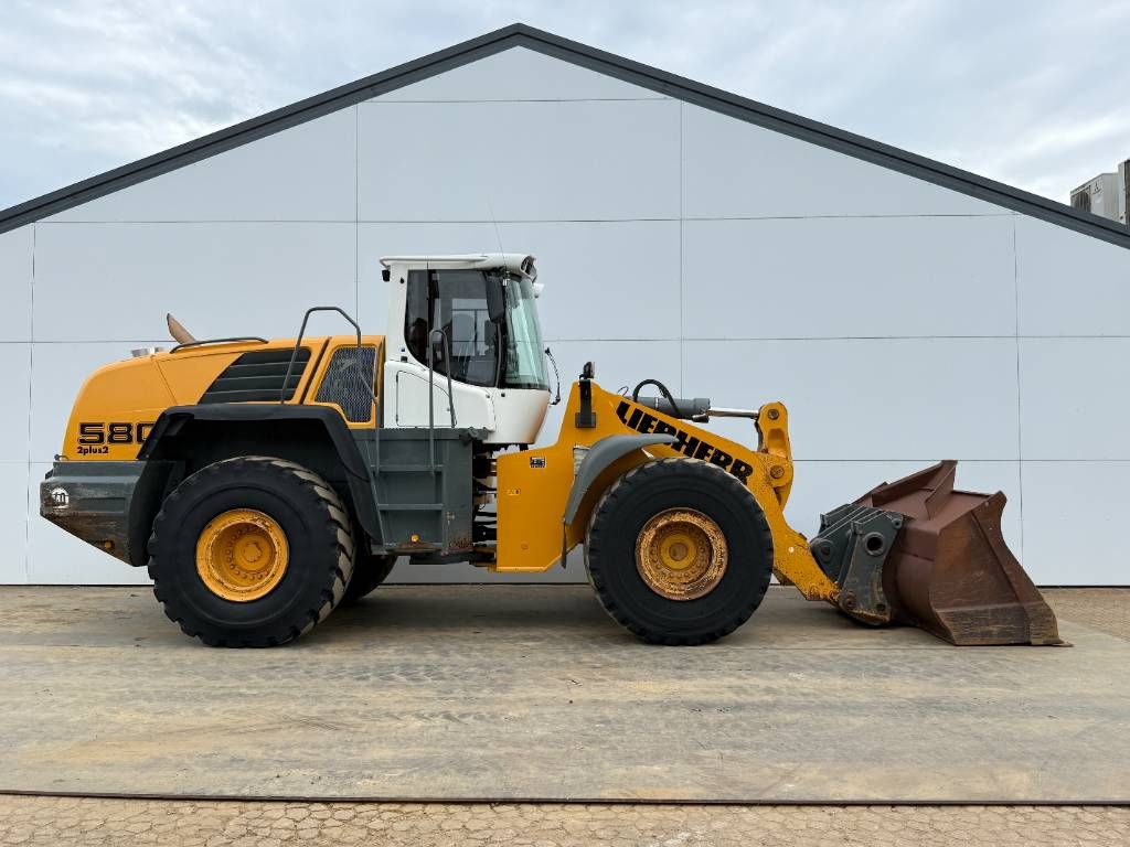 Liebherr L580 - Automatic Greasing / Heated Seat