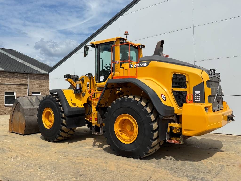 Volvo L220H - CDC Steering / Excellent Tyres