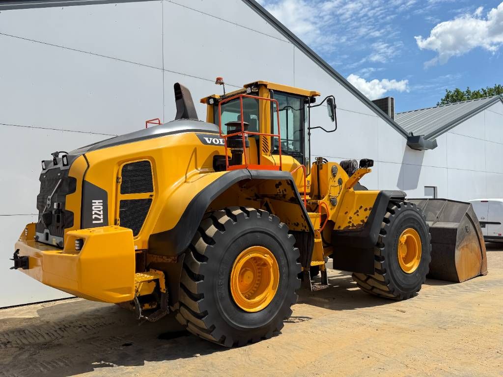 Volvo L220H - CDC Steering / Excellent Tyres