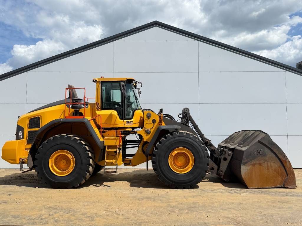 Volvo L220H - CDC Steering / Excellent Tyres