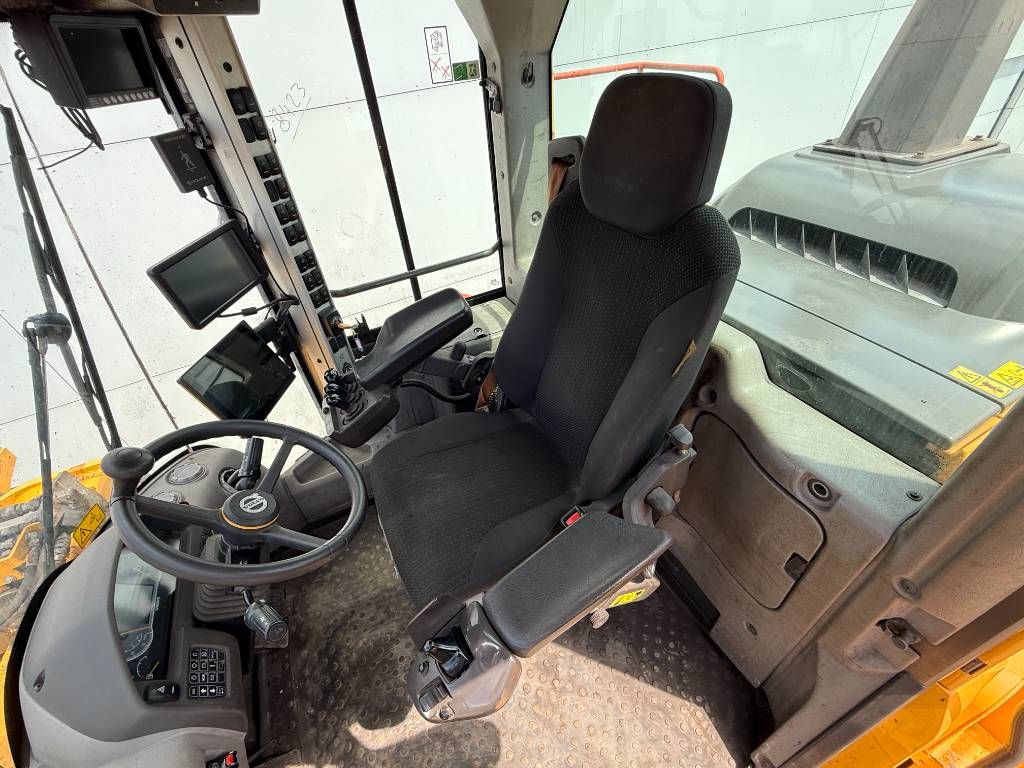 Volvo L220H - CDC Steering / Excellent Tyres
