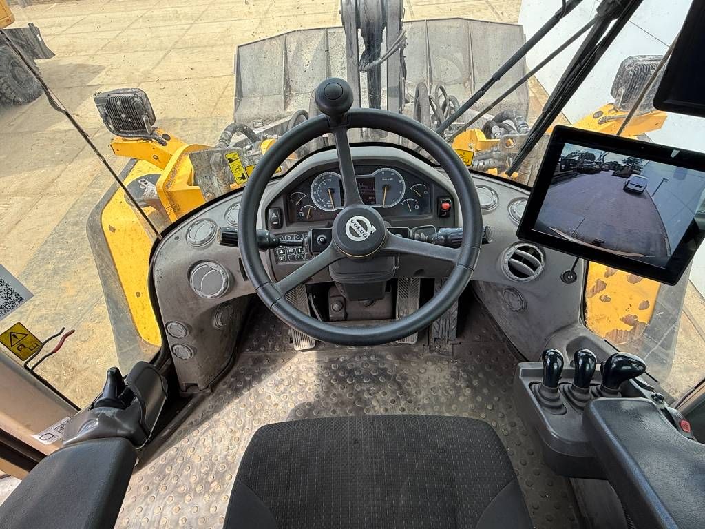 Volvo L220H - CDC Steering / Excellent Tyres