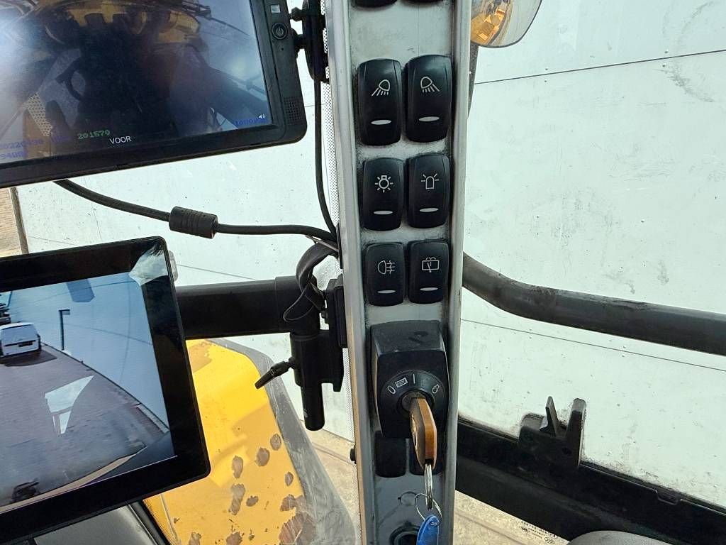 Volvo L220H - CDC Steering / Excellent Tyres
