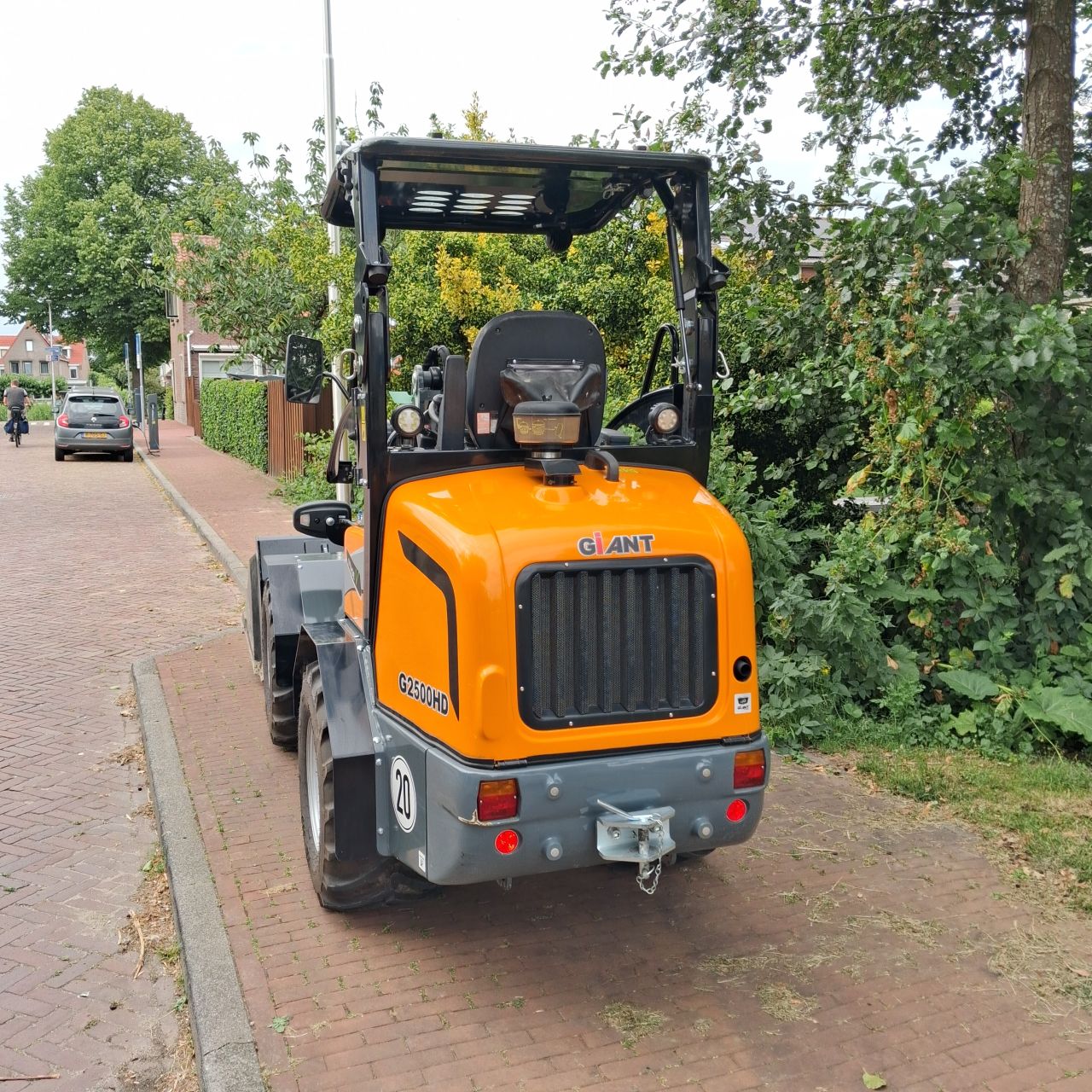 Giant G2500HD Minishovel.