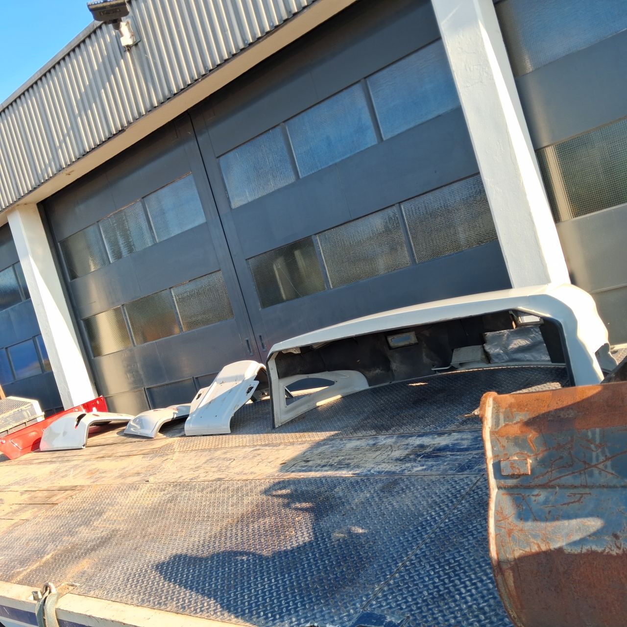 Diverse Motorkappen Takeuchi en Zijschild.