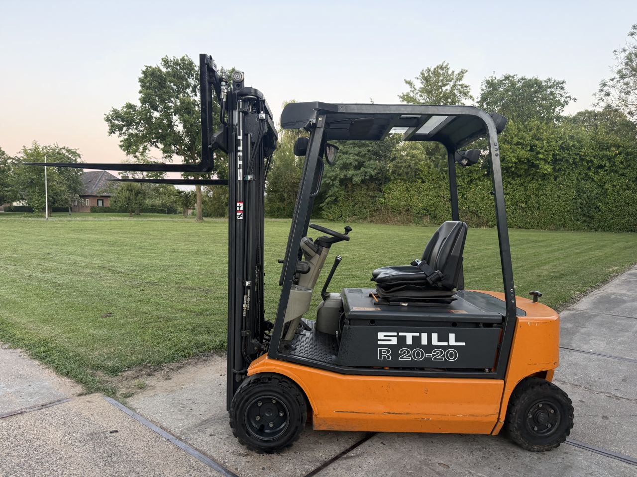 Still 2 tonner elektrisch triplo 4.5M freelift Sideshift