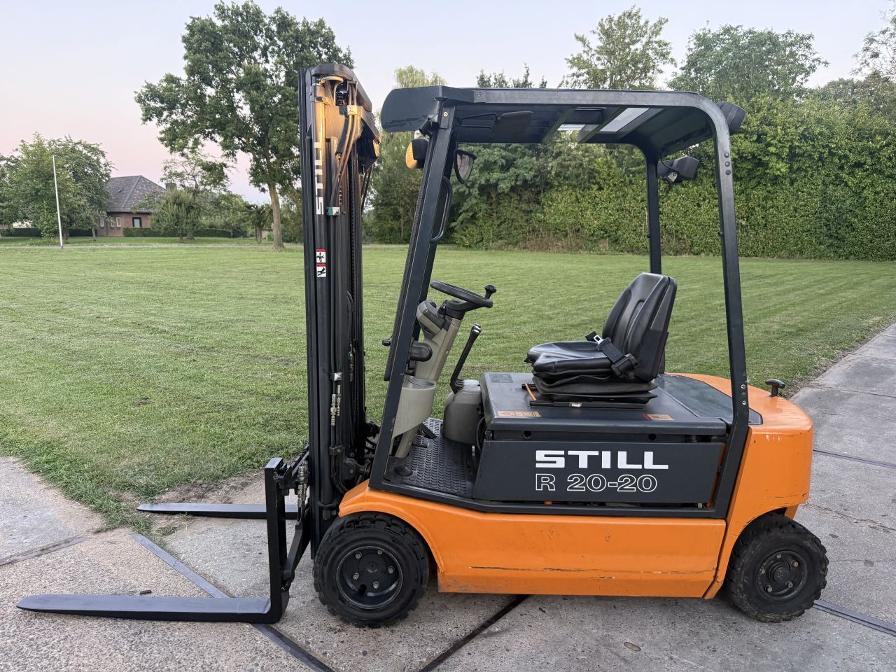 Still 2 tonner elektrisch triplo 4.5M freelift Sideshift