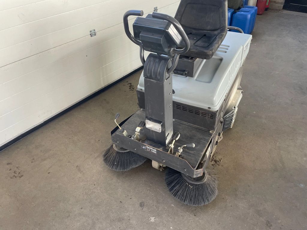 Nilfisk Opzitveegmachine