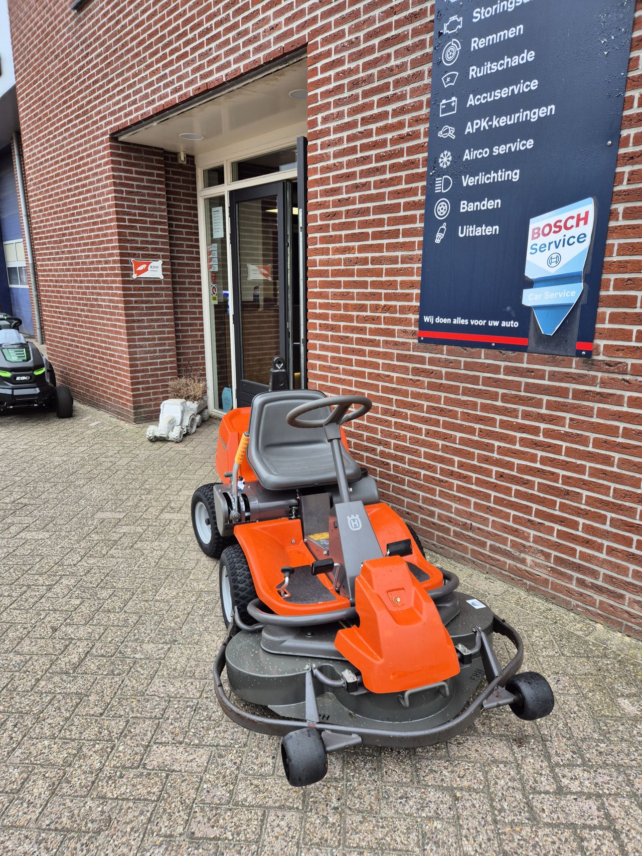 Husqvarna Rider 16 met nieuw maaidek!