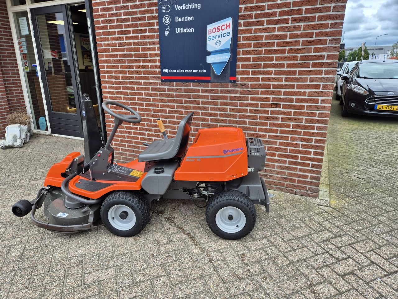 Husqvarna Rider 16 met nieuw maaidek!