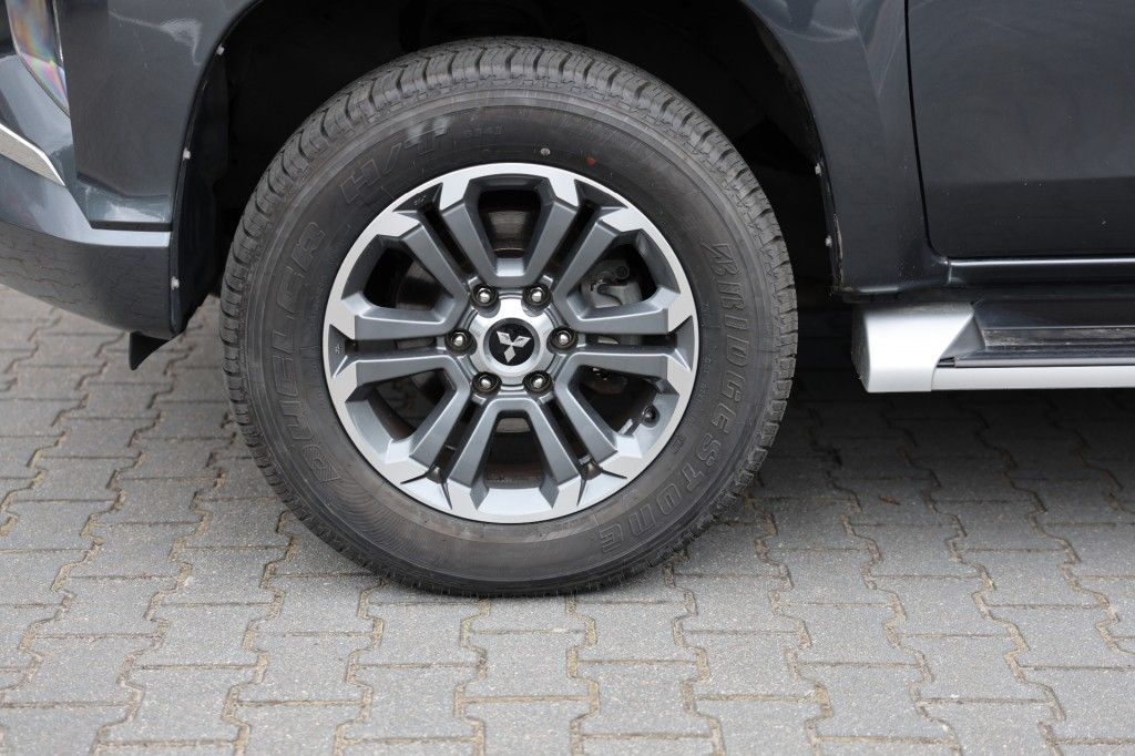 Mitsubishi L200 2.2 DI-D CLUB CAB INTENSE 4WD VAN