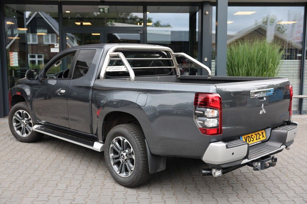 Mitsubishi L200 2.2 DI-D CLUB CAB INTENSE 4WD VAN