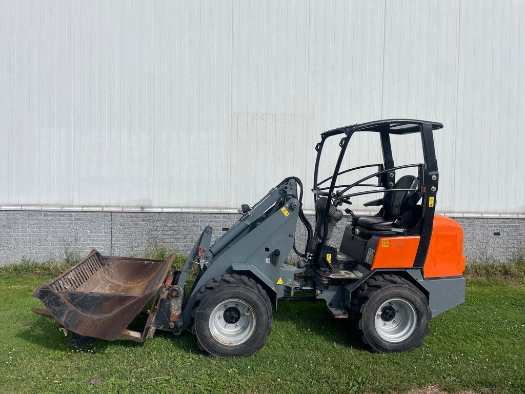 Giant 337T kniklader shovel