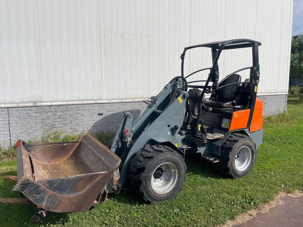 Giant 337T kniklader shovel