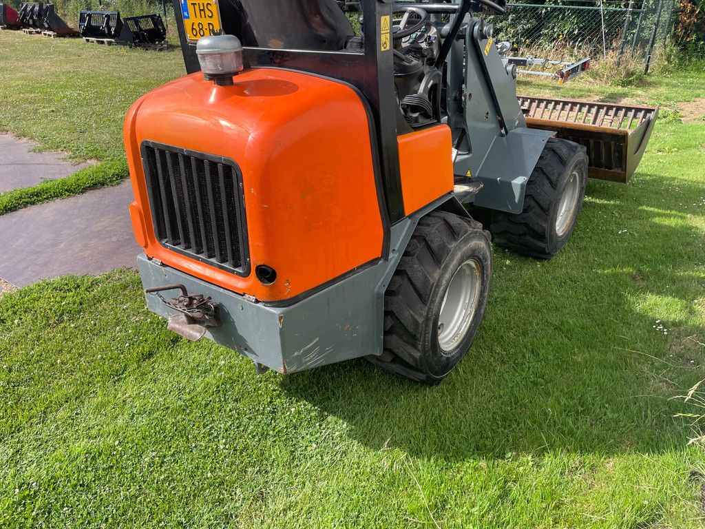 Giant 337T kniklader shovel