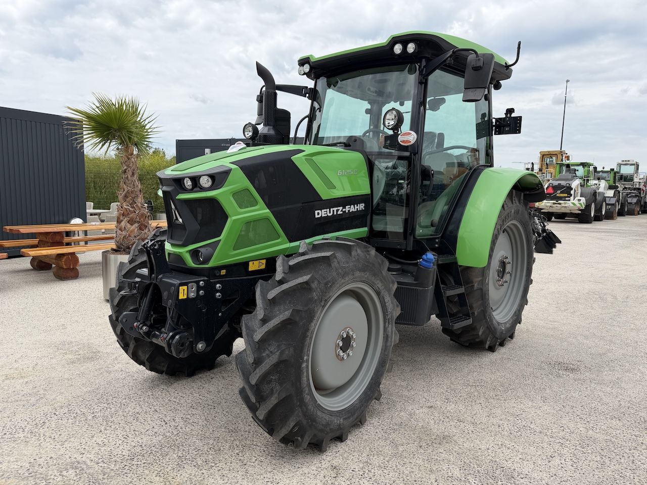 Deutz Fahr 6125C 14 uur EX Demo