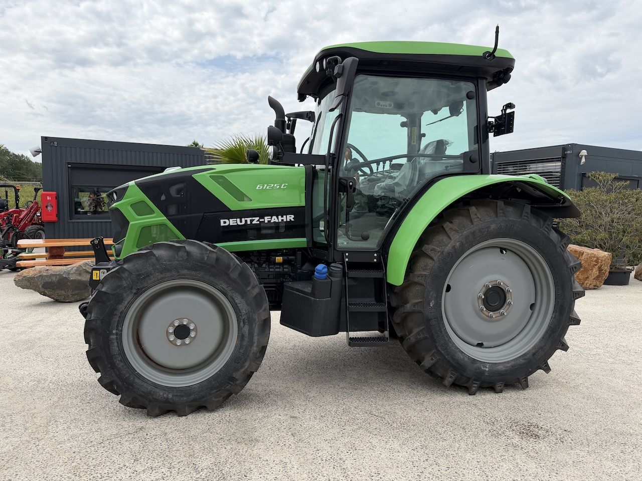 Deutz Fahr 6125C 14 uur EX Demo