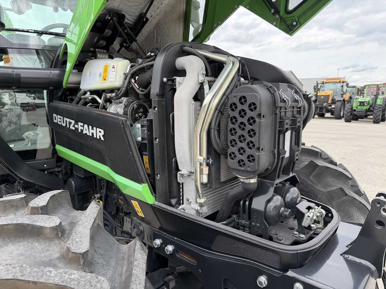 Deutz Fahr 6125C 14 uur EX Demo