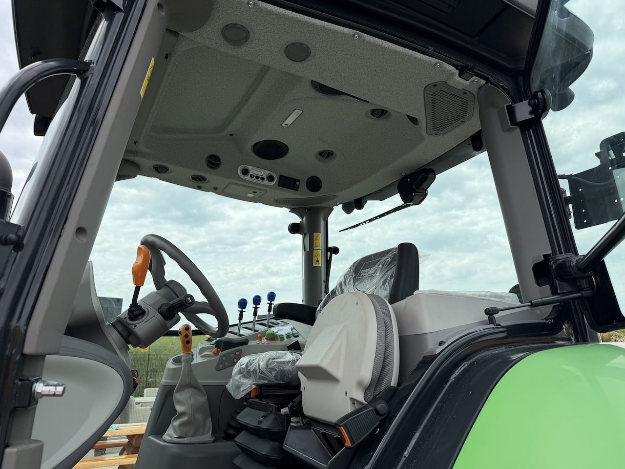 Deutz Fahr 6125C 14 uur EX Demo