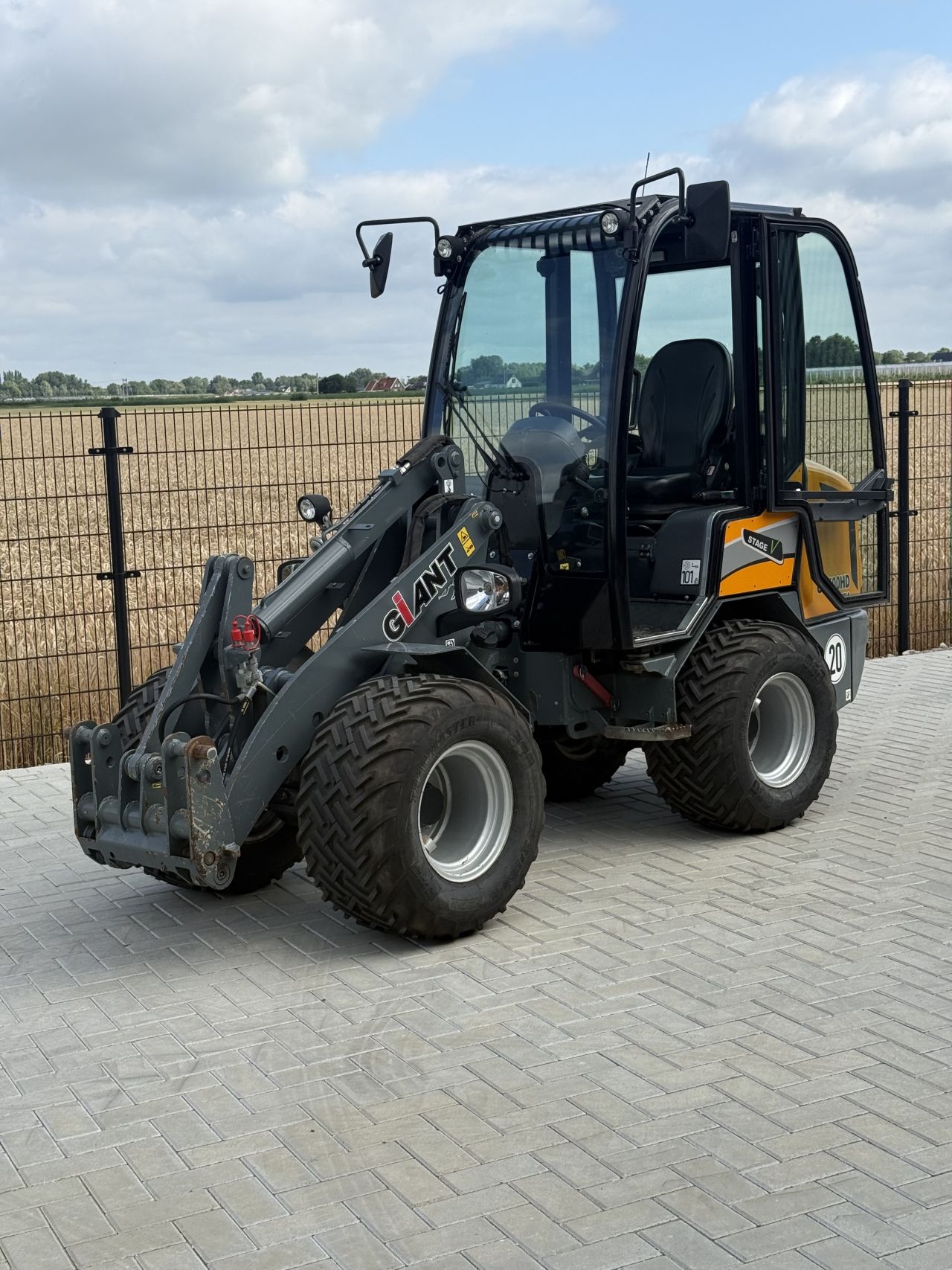 Giant g2500 extra HD mini shovel