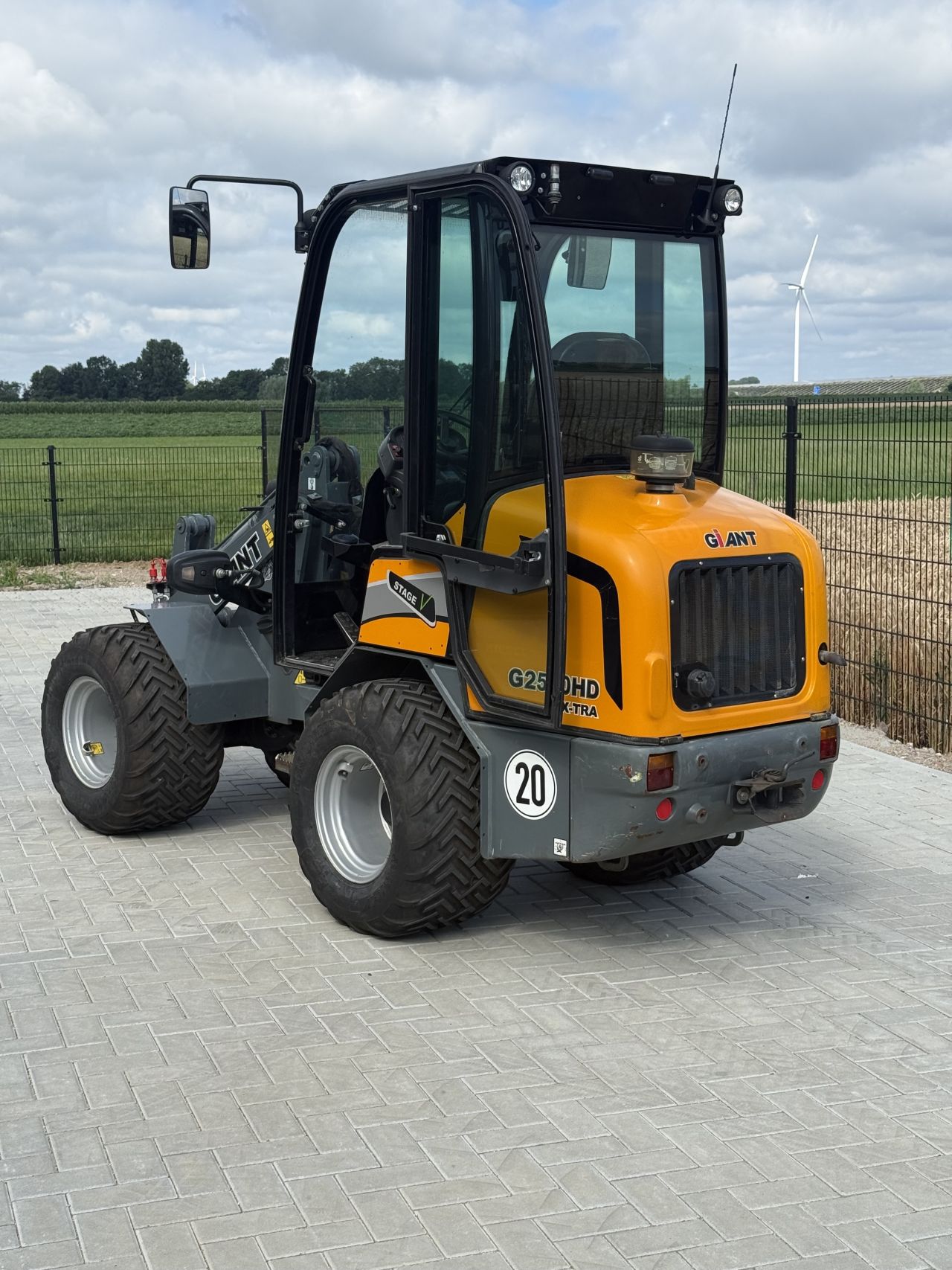 Giant g2500 extra HD mini shovel