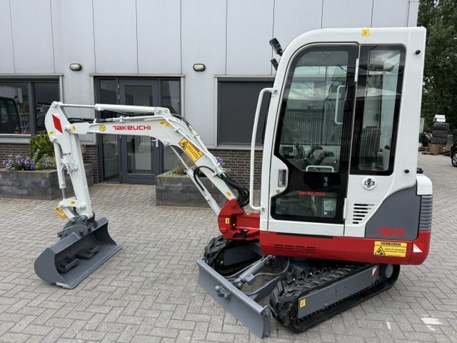 Takeuchi TB016 Minigraver Minikraan Kubota CAT Volvo