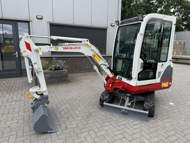 Takeuchi TB016 Minigraver Minikraan Kubota CAT Volvo