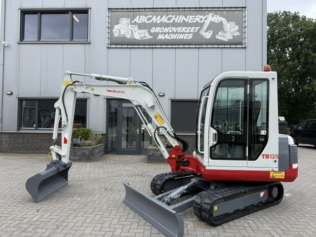 Takeuchi TB135 Minigraver Minikraan 3.6T Kubota CAT ZGST