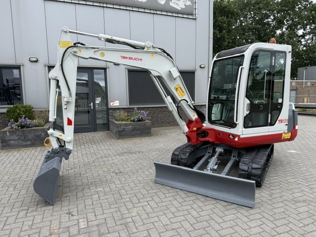 Takeuchi TB135 Minigraver Minikraan 3.6T Kubota CAT ZGST