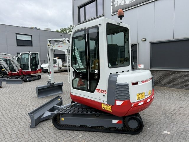 Takeuchi TB135 Minigraver Minikraan 3.6T Kubota CAT ZGST