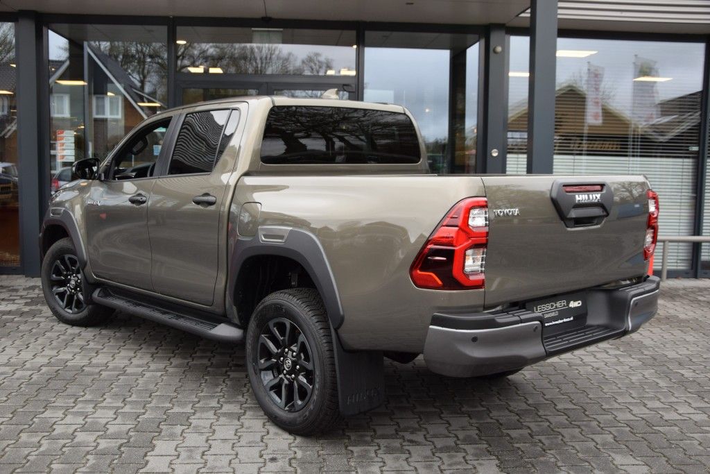 Toyota Hilux 2.8 D-4D DUBBEL CABIN 48V HYBRIDE INVINCIBLE A/T 4WD 2 ZITS VAN