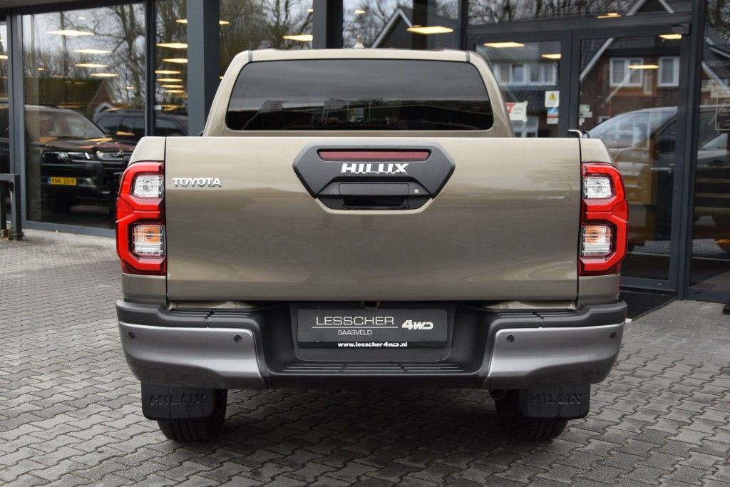 Toyota Hilux 2.8 D-4D DUBBEL CABIN 48V HYBRIDE INVINCIBLE A/T 4WD 2 ZITS VAN