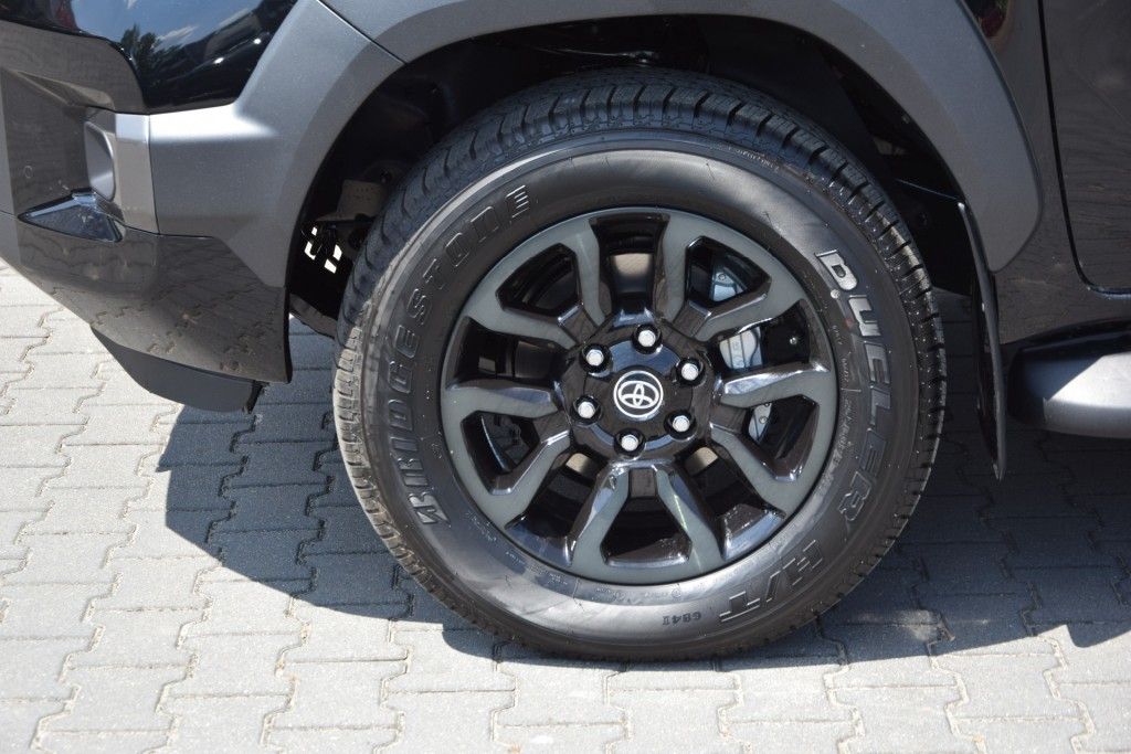 Toyota Hilux 2.8 D-4D DUBBEL CABIN 48V HYBRIDE INVINCIBLE A/T 4WD 2 ZITS VAN