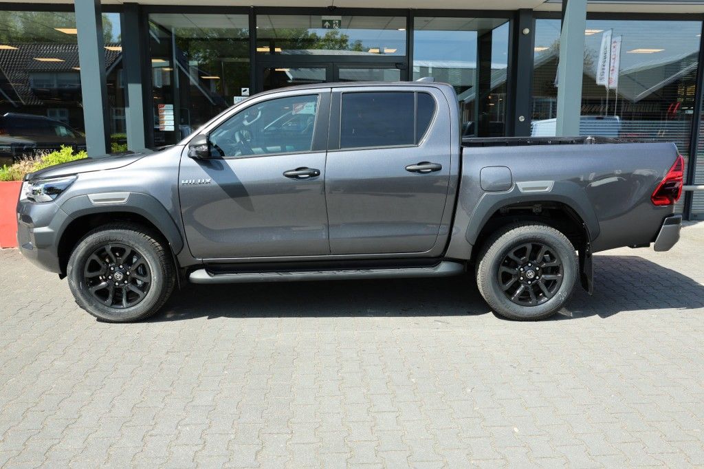 Toyota Hilux 2.8 D-4D DUBBEL CABIN 48V HYBRIDE INVINCIBLE A/T 4WD 2 ZITS VAN