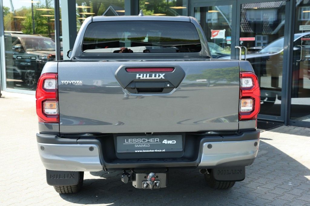 Toyota Hilux 2.8 D-4D DUBBEL CABIN 48V HYBRIDE INVINCIBLE A/T 4WD 2 ZITS VAN