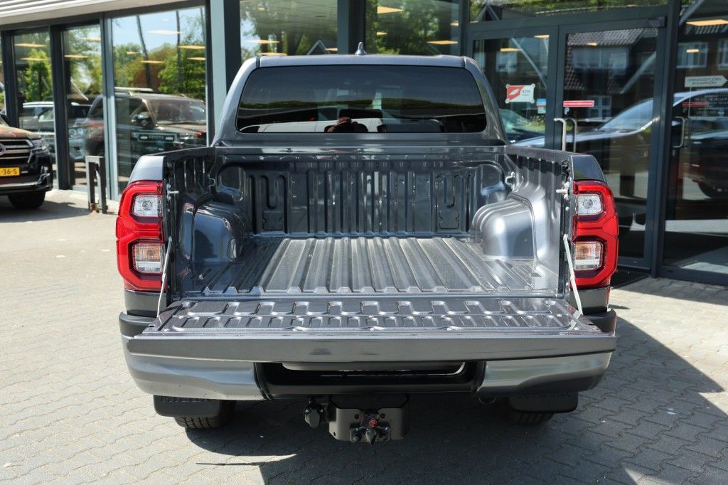 Toyota Hilux 2.8 D-4D DUBBEL CABIN 48V HYBRIDE INVINCIBLE A/T 4WD 2 ZITS VAN