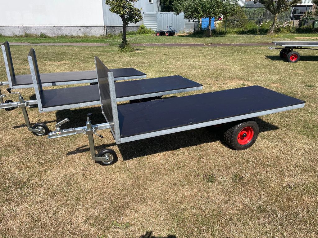 Hooiwagen Balenwagen hooiwagen paardenmanege