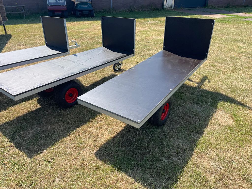 Hooiwagen Balenwagen hooiwagen paardenmanege
