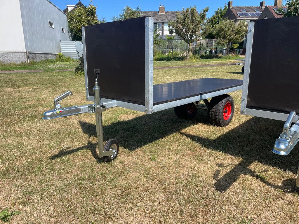 Hooiwagen Balenwagen hooiwagen paardenmanege